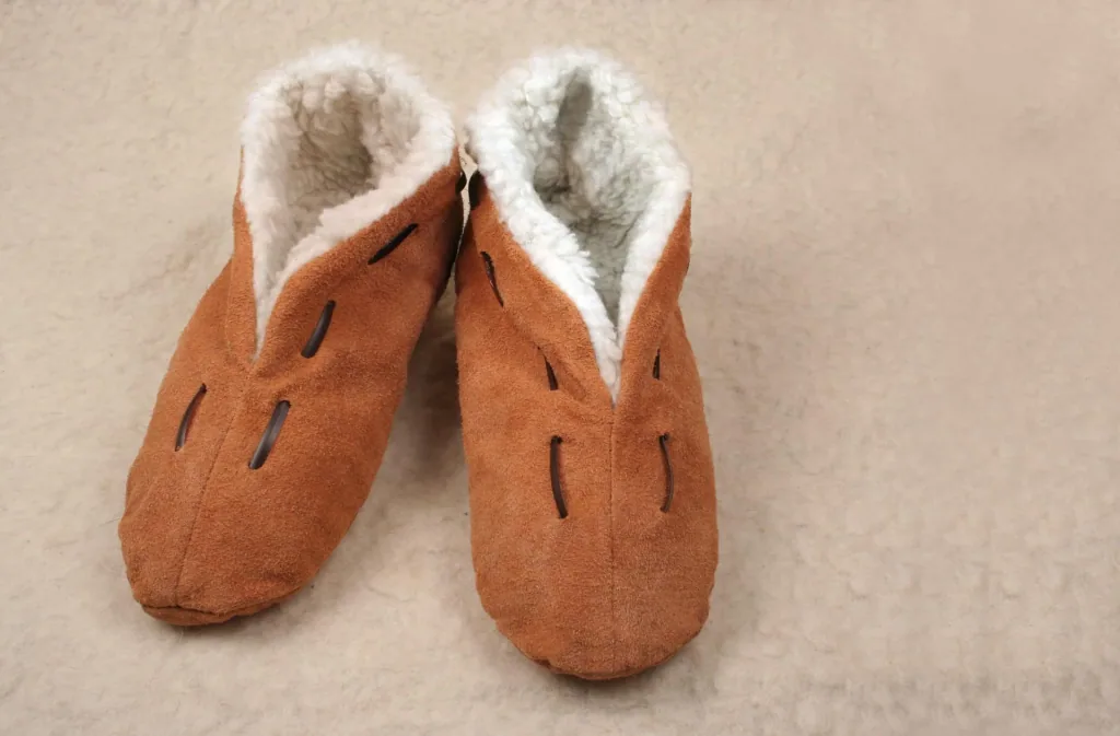 Fur slippers, brown, size 43/44