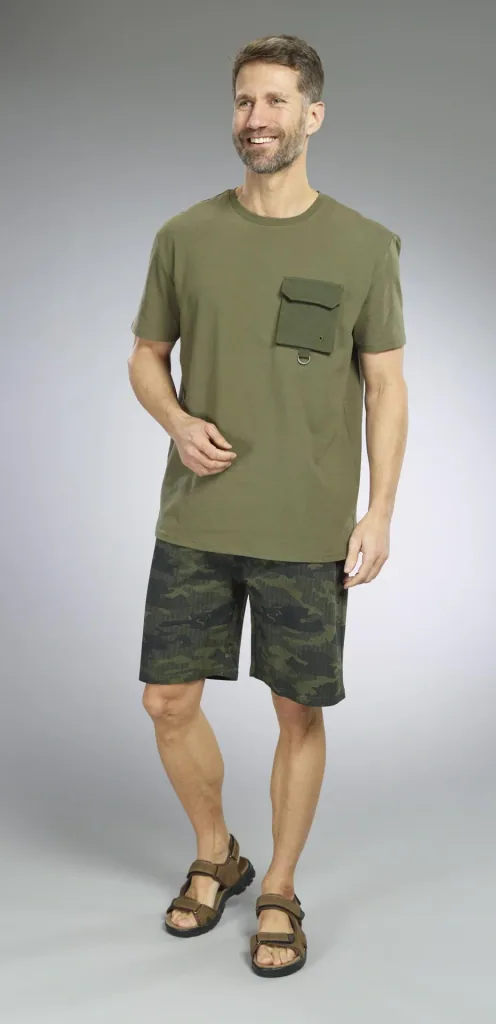 T-shirt with breast pocket, color olive, size L