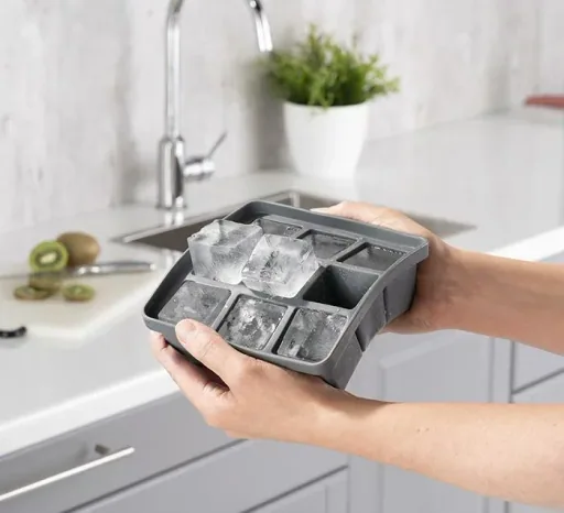 Ice cube tray including transparent lid, for 9 ice cubes, ice cube size 4 x 4 x 4 cm