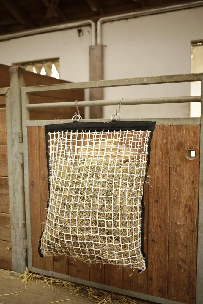 Hay net with filling aid 83 x 83 cm, capacity 5.5 kg