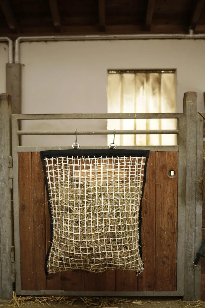 Hay net with filling aid 83 x 83 cm, capacity 5.5 kg