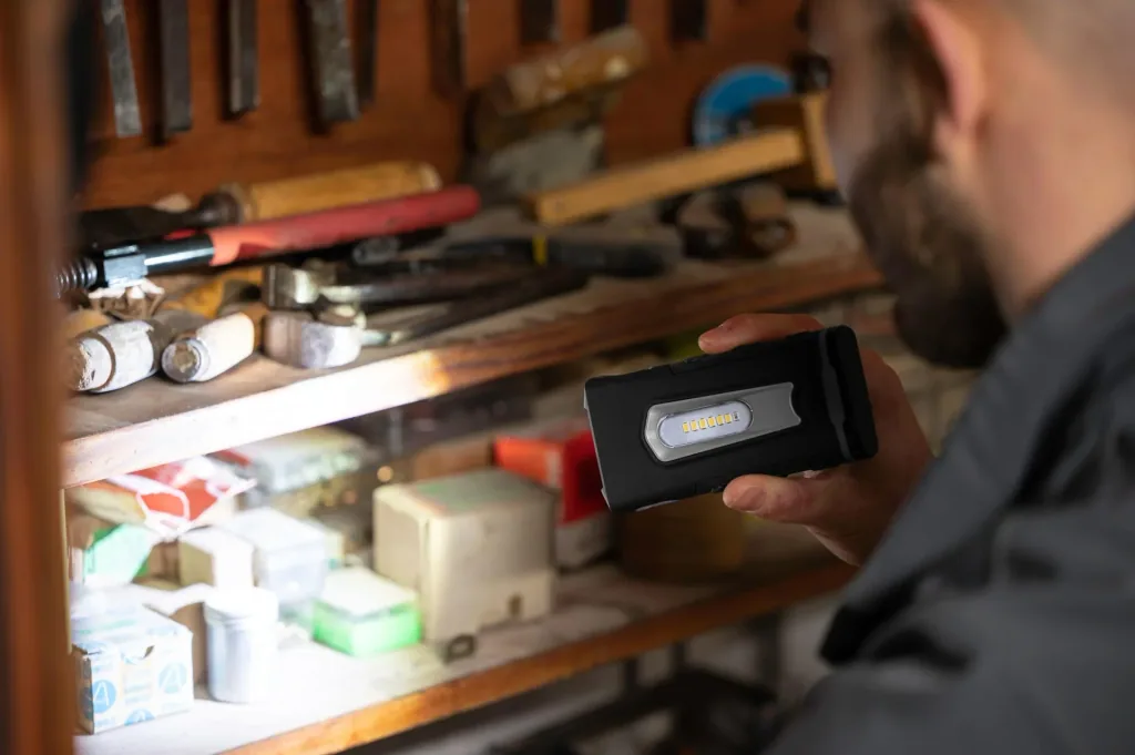Rechargeable pocket-sized workshop light