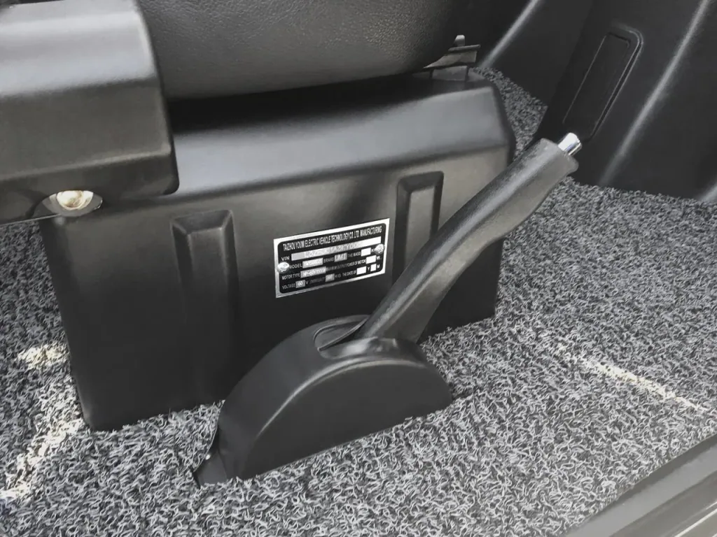 4-wheel electric cabin vehicle eLazzy Premium 45 km/h silver, with free on-site instruction