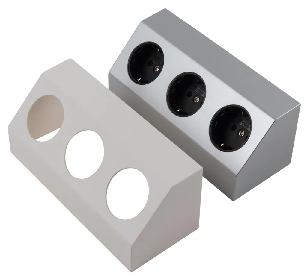 3-way protective contact socket with 1m connection cable and free ends for permanent installation