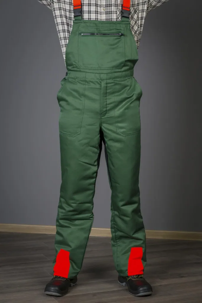 Cut protection safety starter set: trousers size 52, helmet, gloves