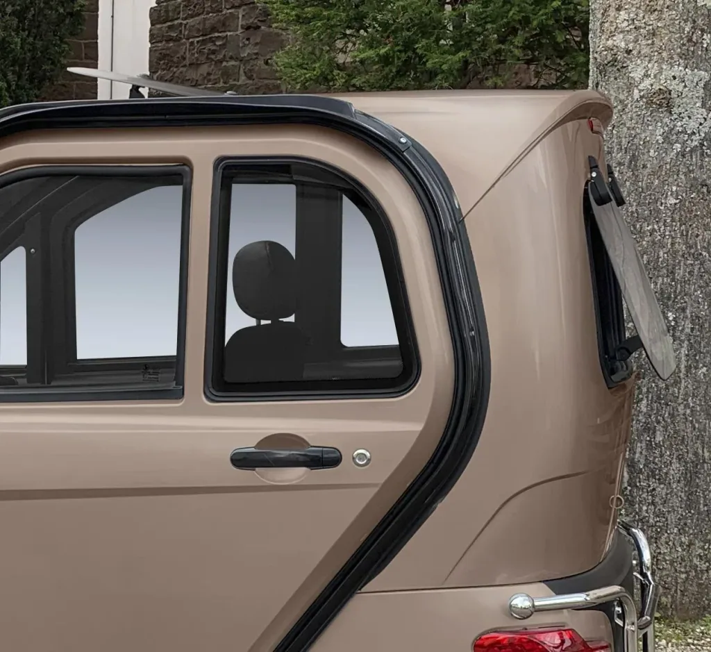 4-wheel electric cabin vehicle eLazzy Premium 45 km/h terraplatinum, with free on-site instruction