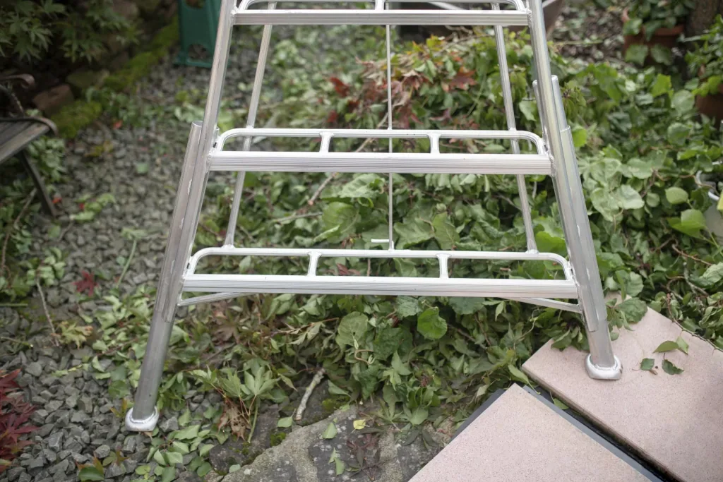 Driepoot tuinladder 3-potig 140×267,5×361 cm Aluminium Zilver – in hoogte verstelbare steunpoot