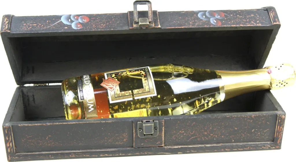 Wooden gift box with handle and 1 bottle of Goldtraum, 750 ml