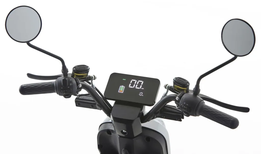 E-Scooter "Messina" 20 km/h white - Economical - Efficient thanks to high-quality wheel hub motor and lithium battery