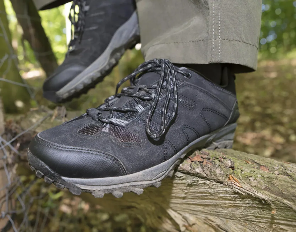 Casual shoe with breathable lining, color black, size 41