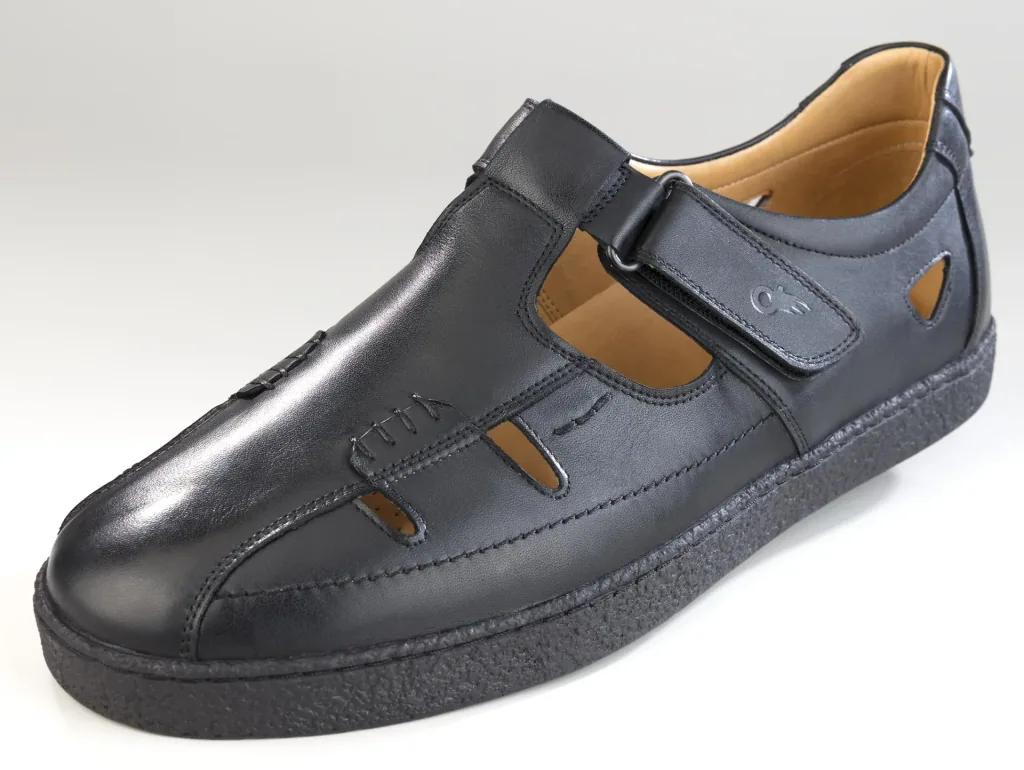 Genuine leather leisure sandals, size 43