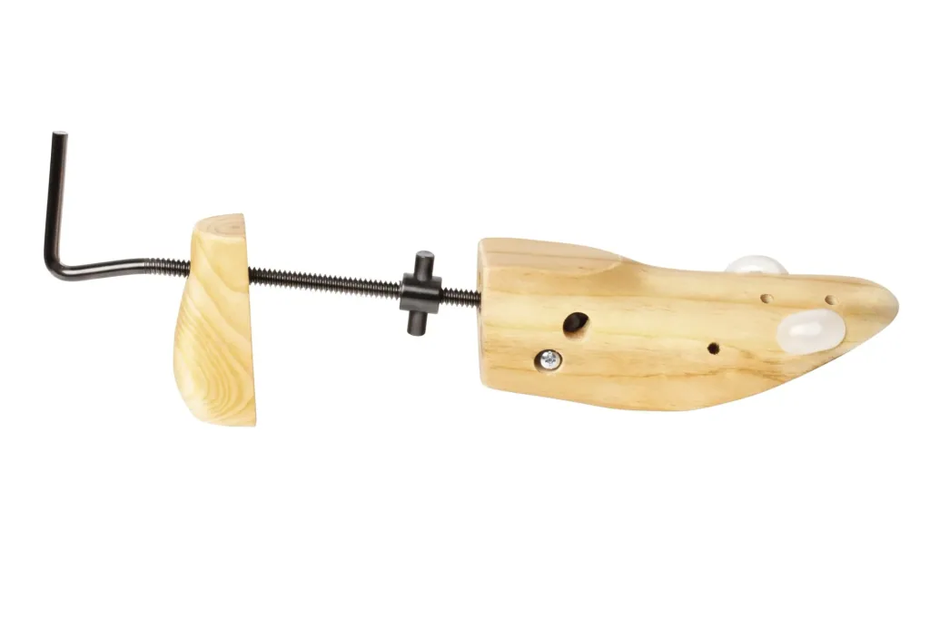 Shoe stretcher for men