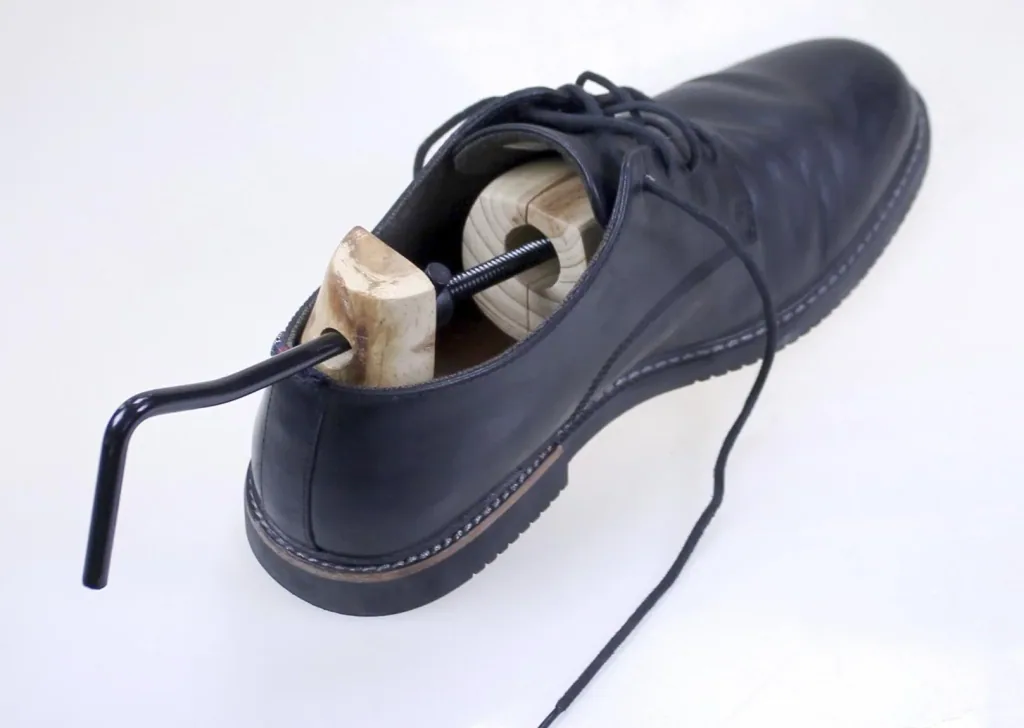 Shoe stretcher for men