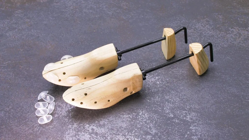 Shoe stretcher for men