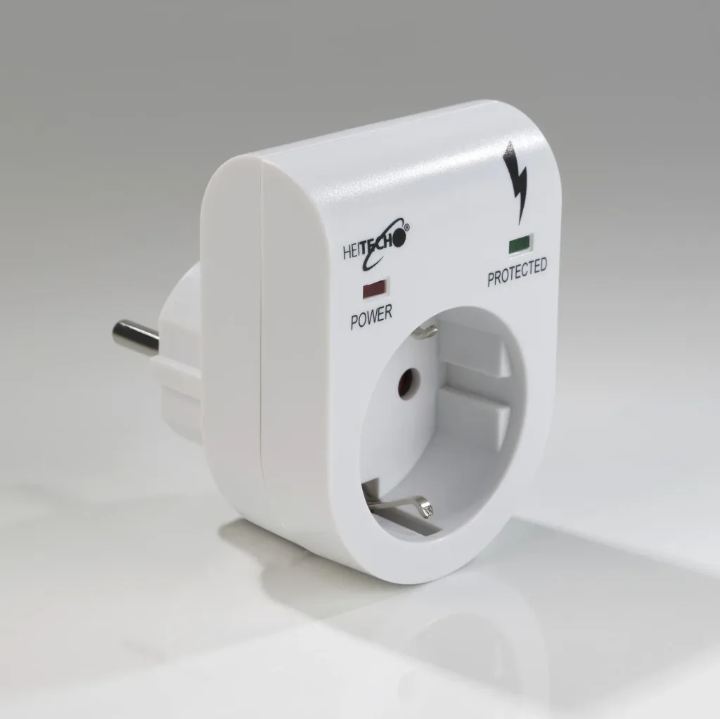 Surge protection adapter child protection with status display