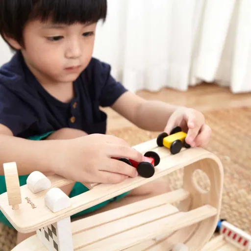 Plan Toys knikkerbaan met auto's