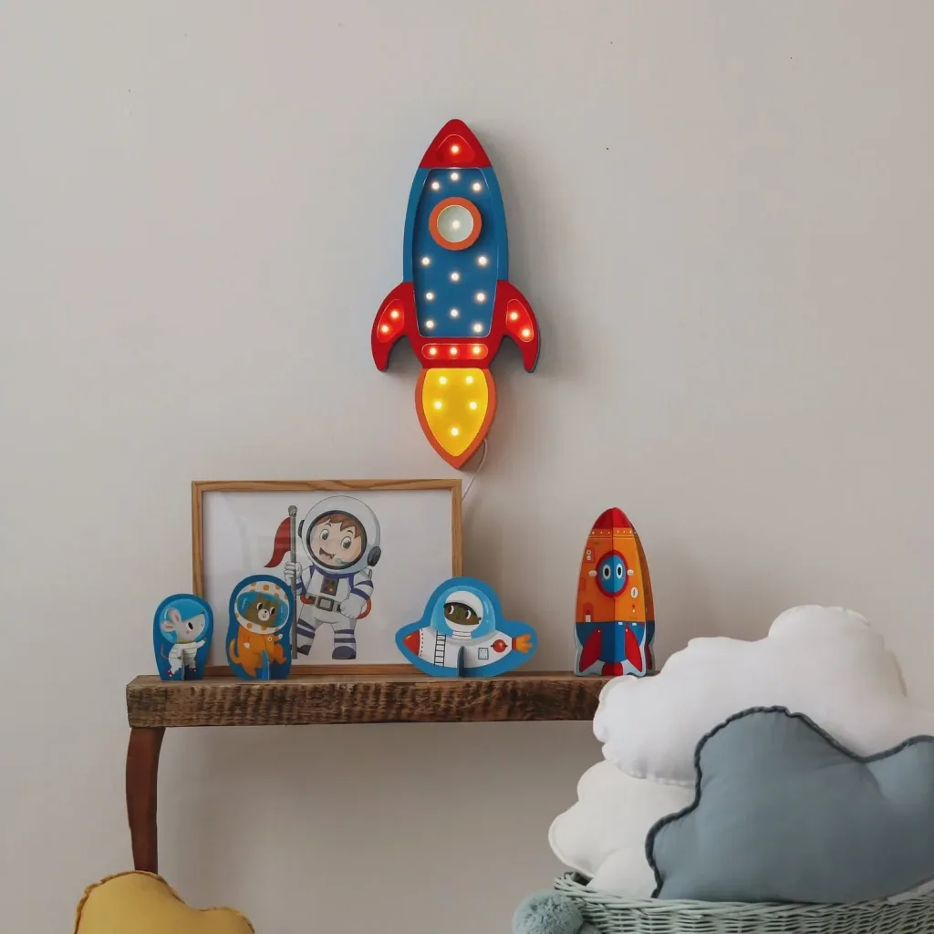 Little Lights nachtlampje voor kinderen, nachtlampje Ruimteschip – 100% natuurlijk grenen, kleur: marineblauw/rood