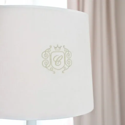 Caramella vloerlamp gedraaide poot goud embleem roze