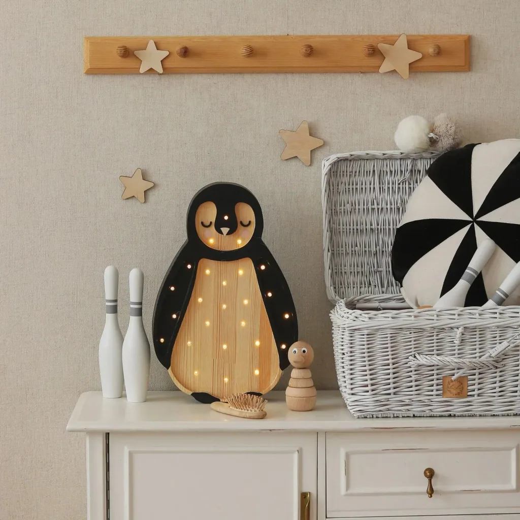 Little Lights nachtlampje voor kinderen, pinguïn - 100% natuurlijk grenenhout, kleur: Arktisches Holz