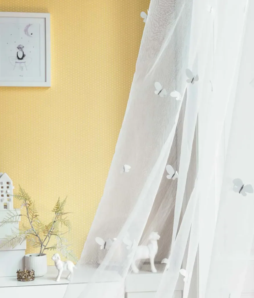 Casadeco My Little World behang witte stippen op lime