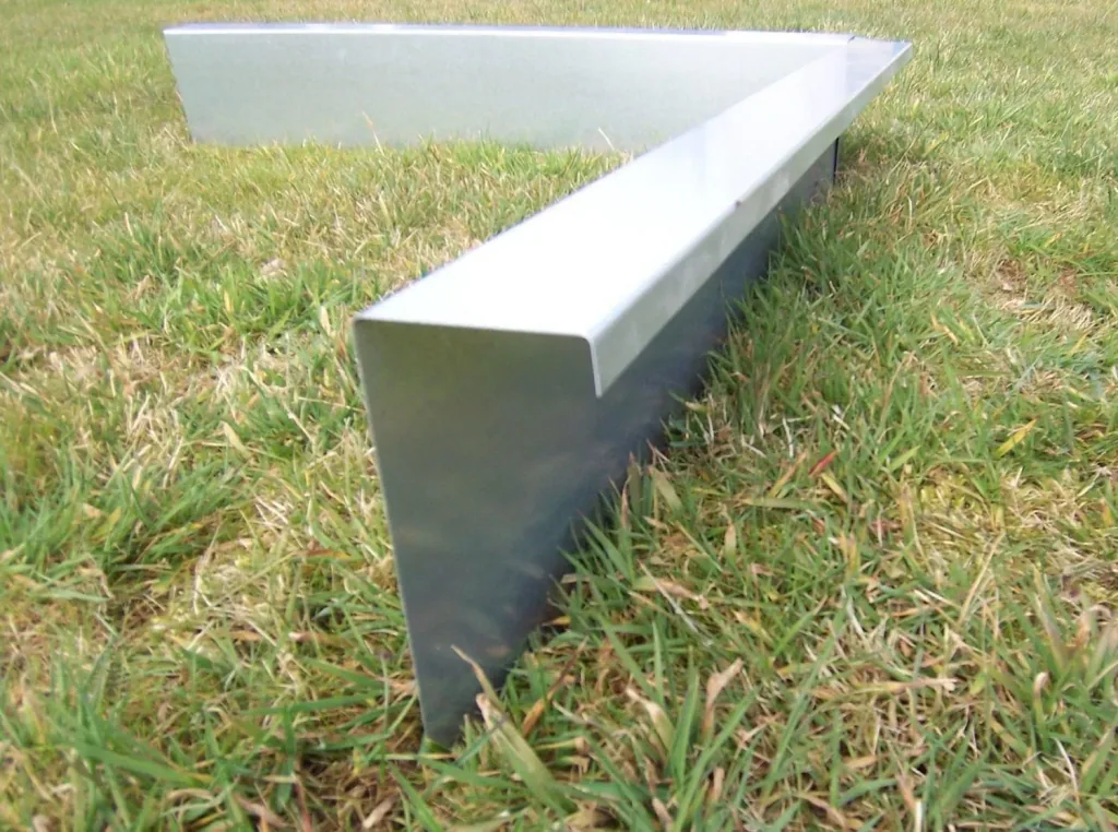 Gegalvaniseerd plaatstalen slakkenhek 25cm x 100cm | Borderrand | Gazonrand | Kantopsluiting