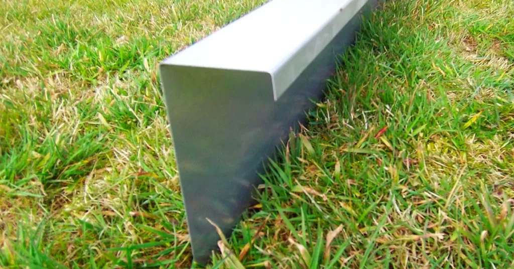 Gegalvaniseerd plaatstalen slakkenhek 25cm x 100cm | Borderrand | Gazonrand | Kantopsluiting