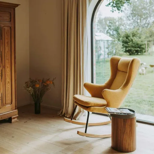 Quax schommelstoel / verzorgingsstoel De Luxe mosterdgeel