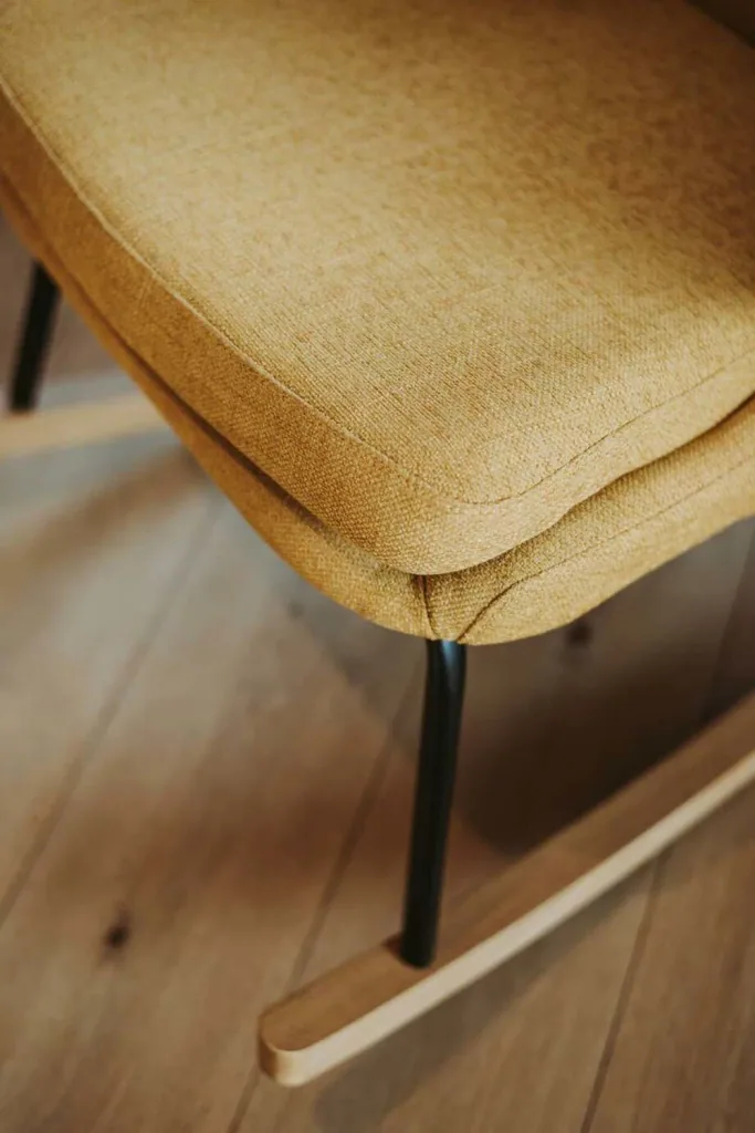 Quax schommelstoel / verzorgingsstoel De Luxe mosterdgeel