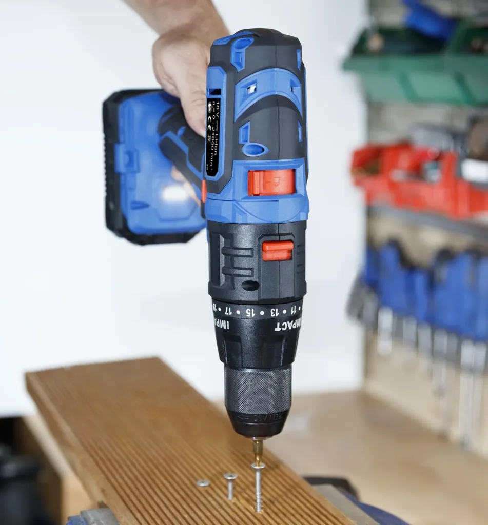 3-in-1 accu-aangedreven powertool, 17 stuks (Batterij en lader niet inbegrepen)