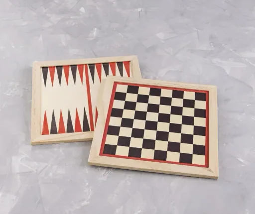 Spelletjesverzameling in houten doos