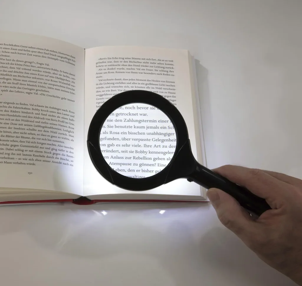 Magnifying glass with 15 LEDs, black