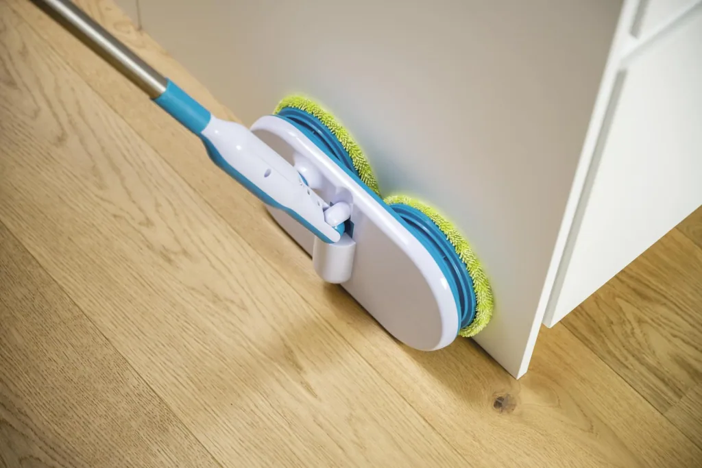 Mop floor wiper