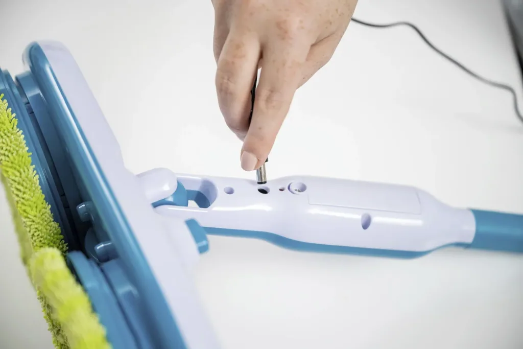 Mop floor wiper