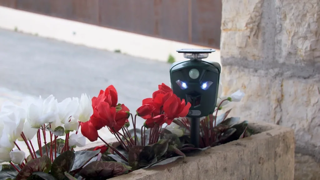 Dierenverjager met ultrasoon geluid + flitslicht "360"