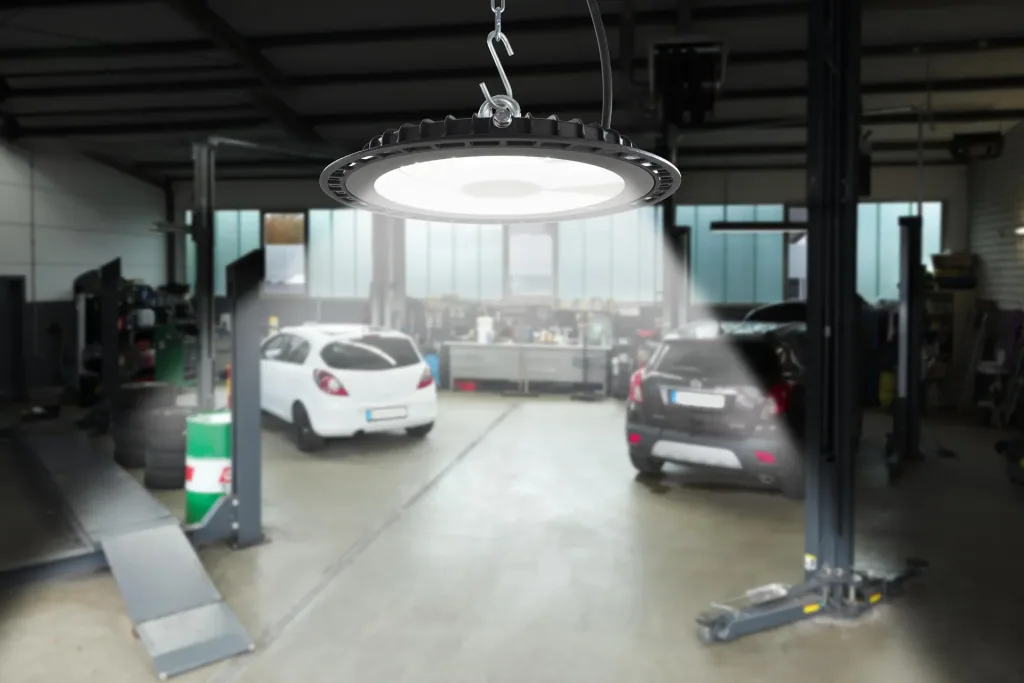 LED high bay spotlight, 100 watts, 11000 lumens, selectable light color, remote controllable