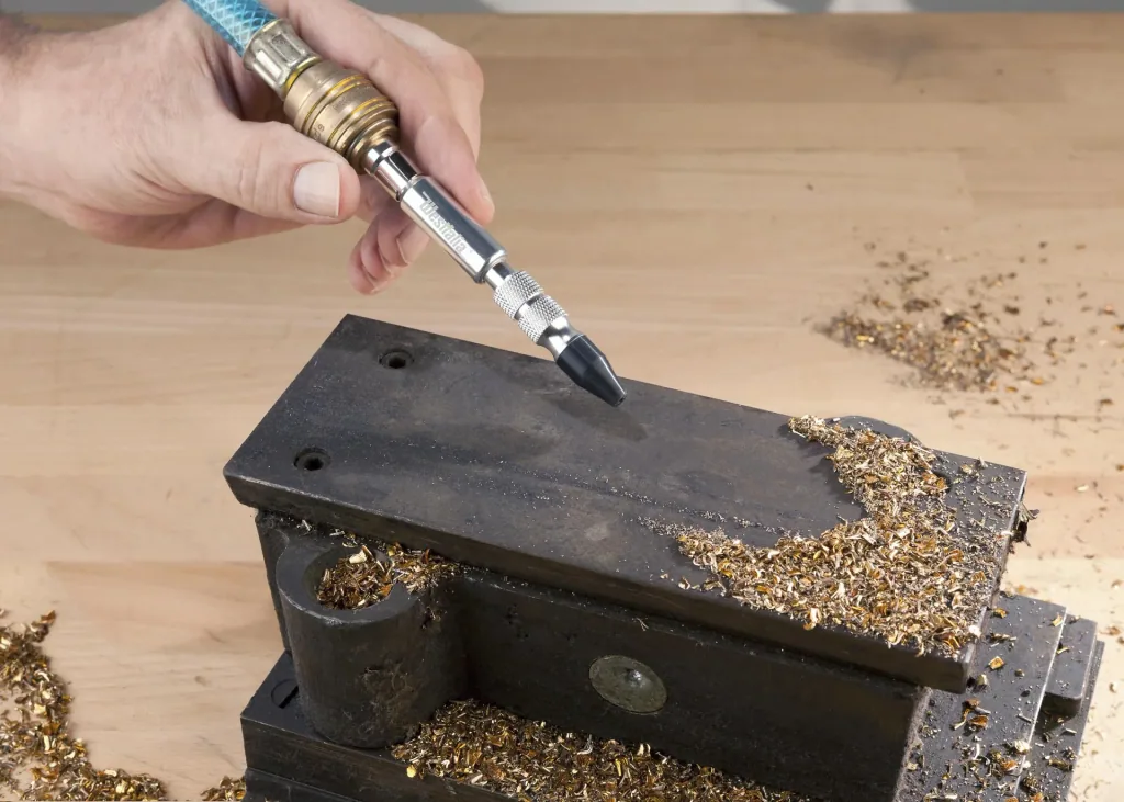 Compressed air blow-out pen