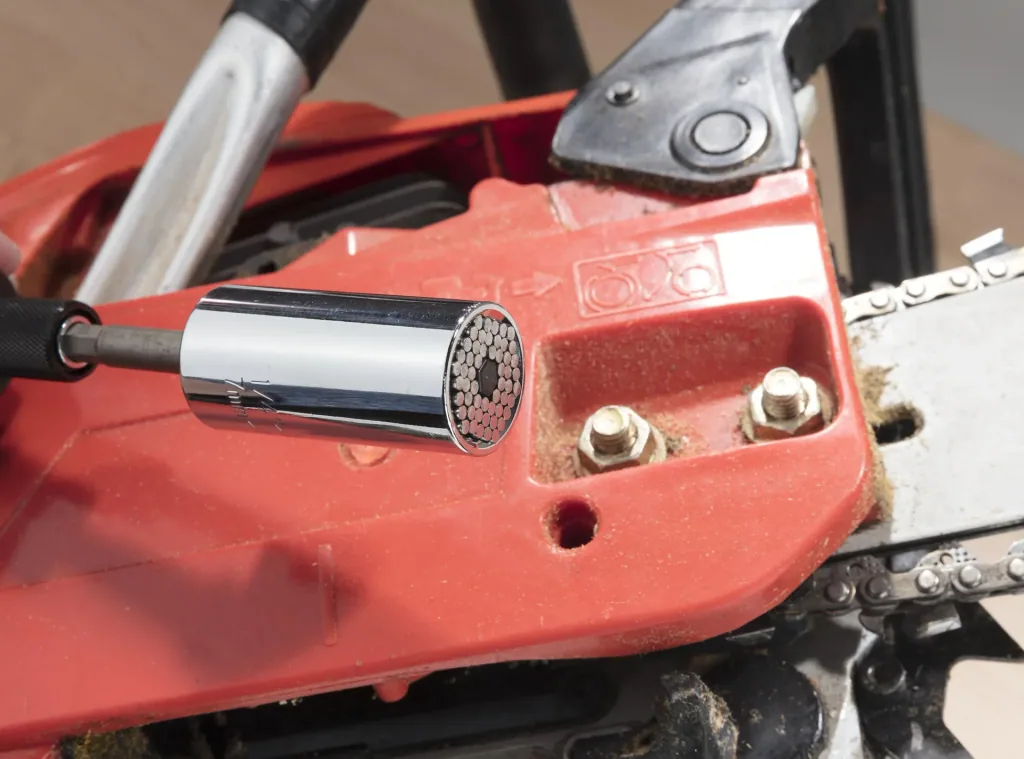 Universal socket wrench "Uni-Grip"