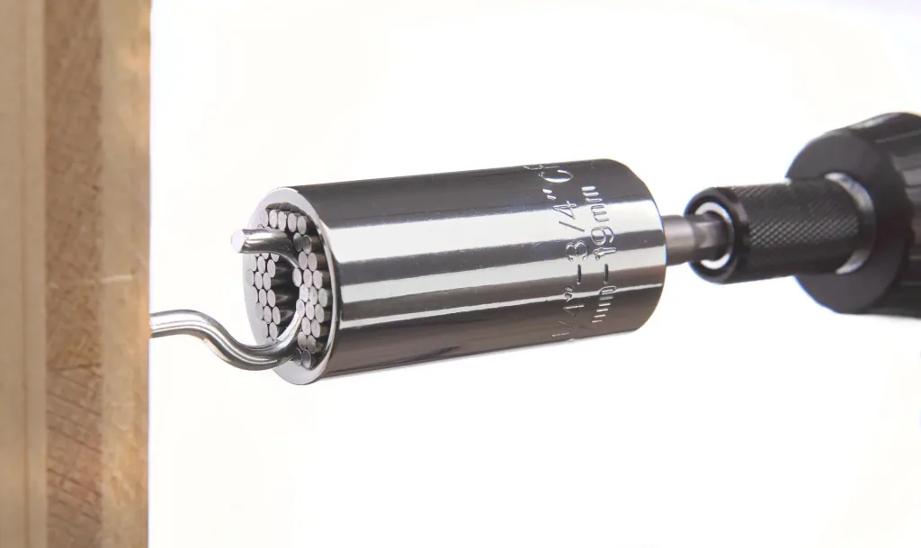 Universal socket wrench "Uni-Grip"