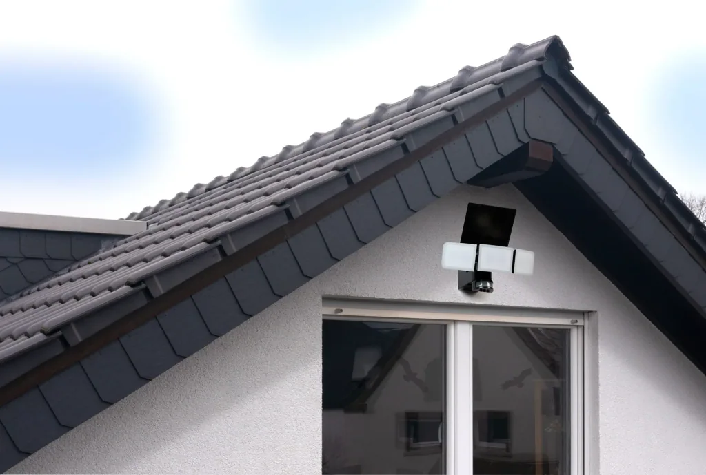 Solar LED floodlight with motion detector