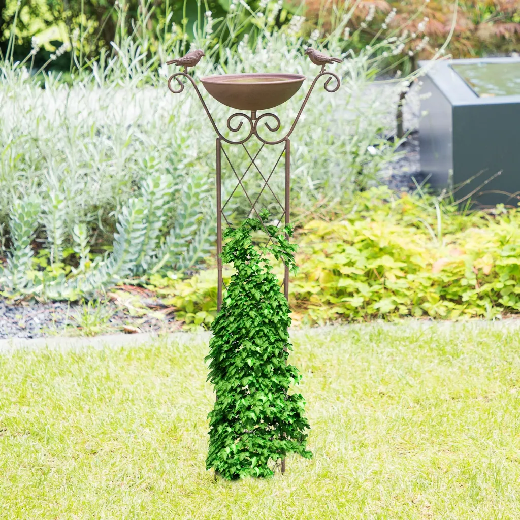 Birdbath with trellis