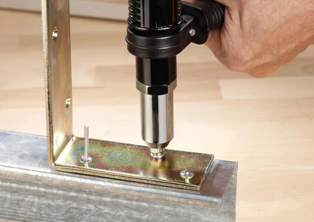 Blind riveting device attachment