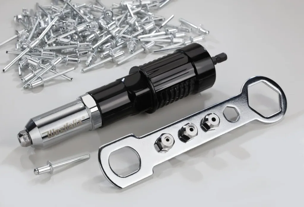 Blind riveting device attachment
