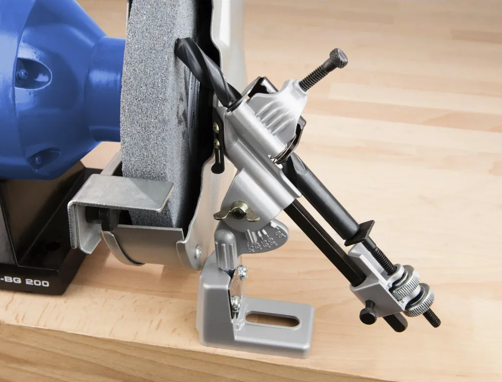 Twist drill grinding device