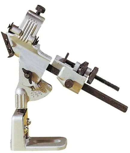 Twist drill grinding device