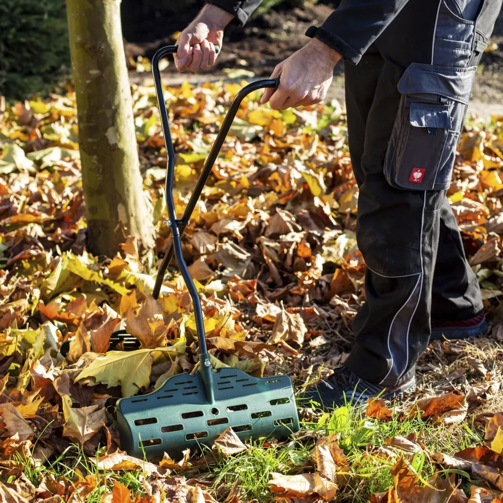 Leaf grabber, ergonomic, green