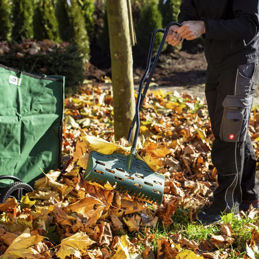 Leaf grabber, ergonomic, green