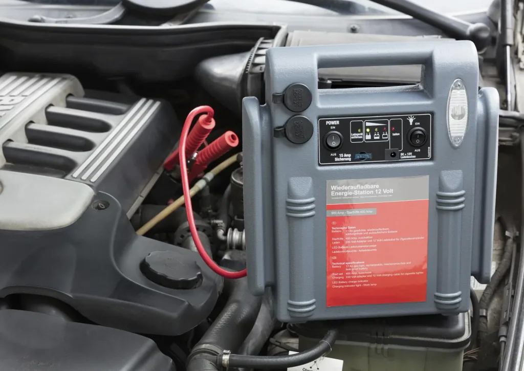 Powerpack 900 A - 15 AH - 12 Volt - 3 in 1 - Jump Starter - Work Light - Energy Station