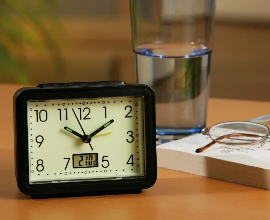 Alarm clock luminous, with temperature display, rectangular
