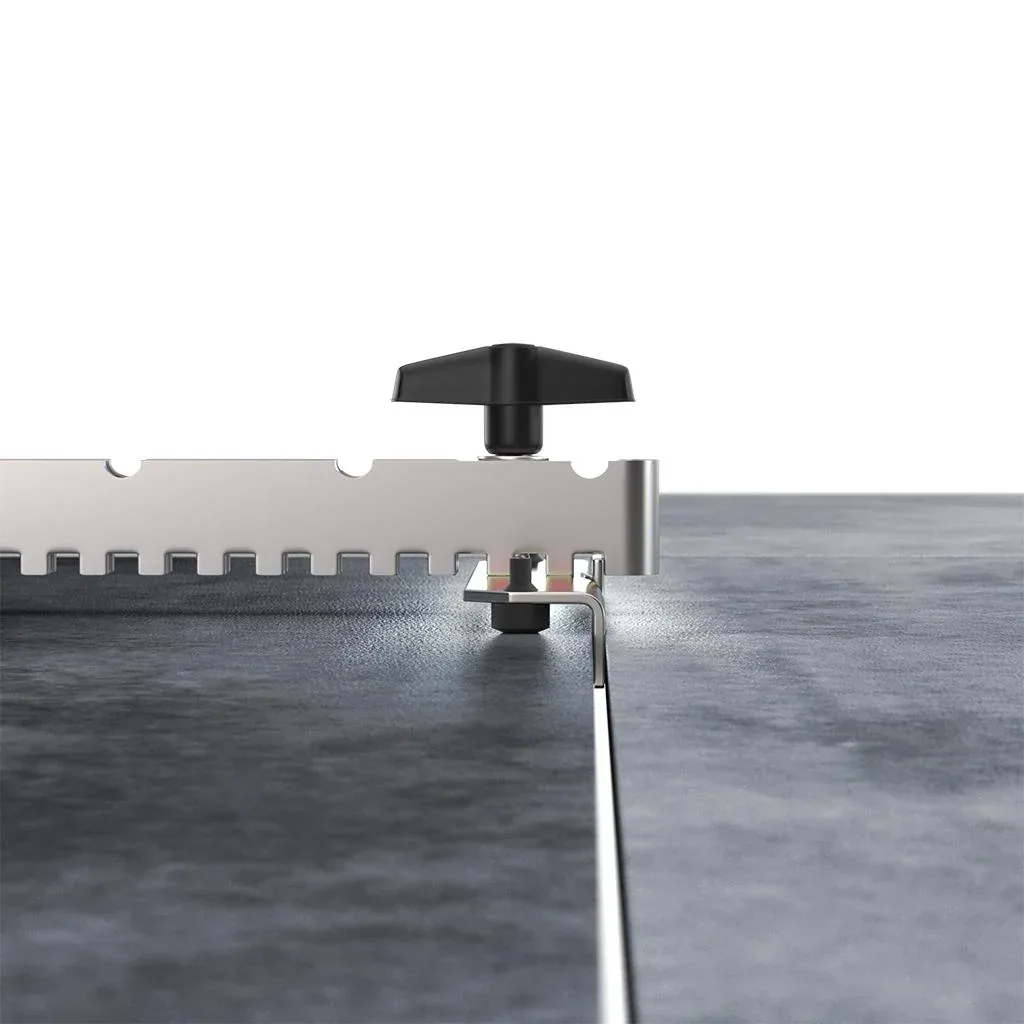 Tile holding jaws