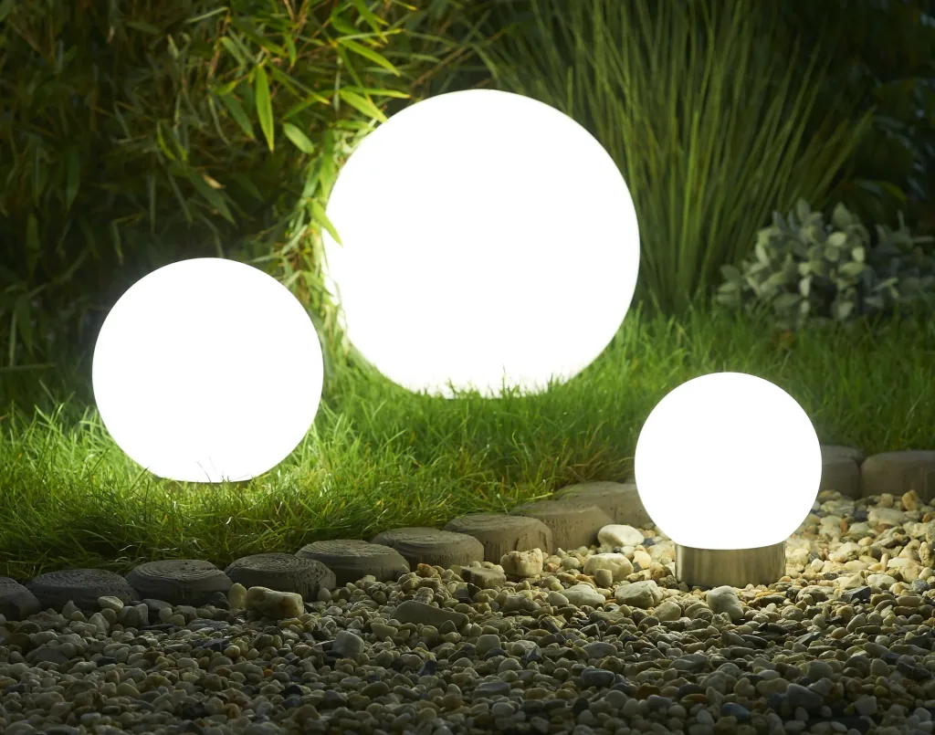 Solar ball with white and color changing LED - 20cm